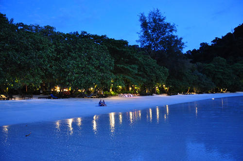 夏季水中玩乐的句子夏季水中玩乐的句子1