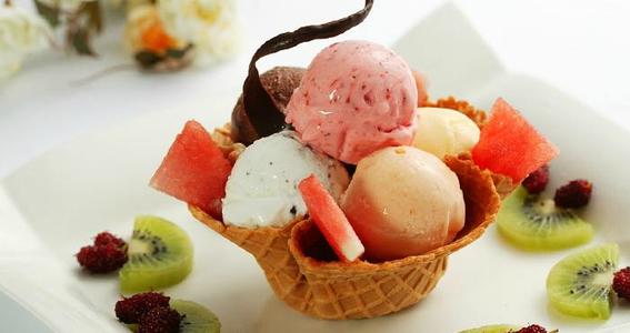 表达女孩幸福的句子描述女人幸福的句子1