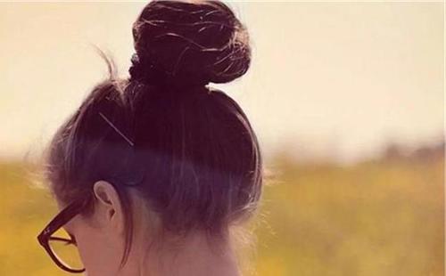 女孩子谈论美丽