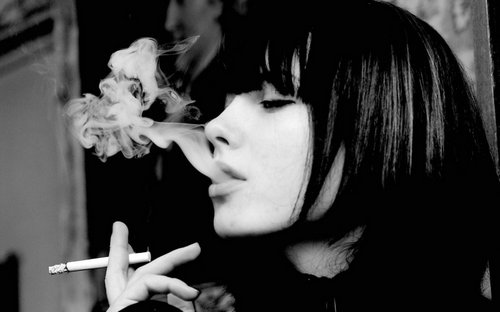 关于吸烟的感伤句子