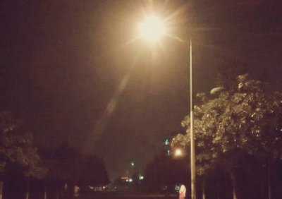 深夜的悲伤孤独之语：夜晚越黑，感觉越模糊