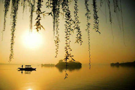 人生是一场旅程。您所关心的是道路上的风景。希望您经过风景时遇到美好的相遇。