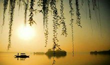 人生是场旅途，在乎的是路上的风景，愿你路过风景都是美丽的邂逅