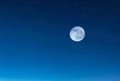 拾起不完整的记忆，我知道原来的爱早已消失了。 1个