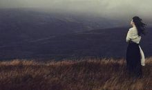 那些记忆，在岁月流逝的演变中抑郁着不能言说的伤痛