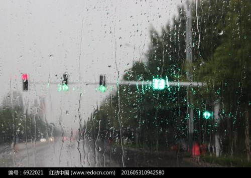 描绘窗外雨的诗