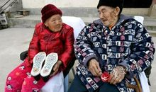 小脚女人歇后语