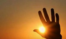 生活将我们磨圆，是为了让我们滚的更远