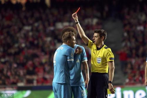 描述足球比赛的句子