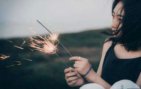 在您的余生中，活出应有的样子，不要羡慕任何人，不要羡慕任何人