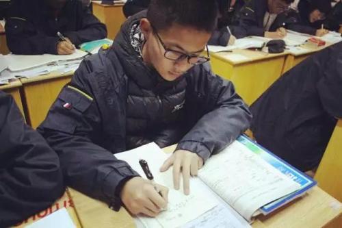 美妙的画笔与花在句子中