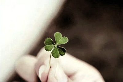 从来没有过谦虚的生活，只有谦虚的态度