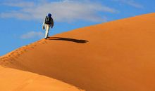 每个人都在人生的路上跋涉着，故事也还正在发生着