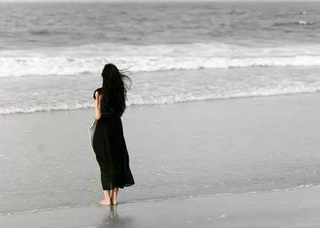 一个人成熟的迹象是他想在自己面前崩溃而不改变肤色