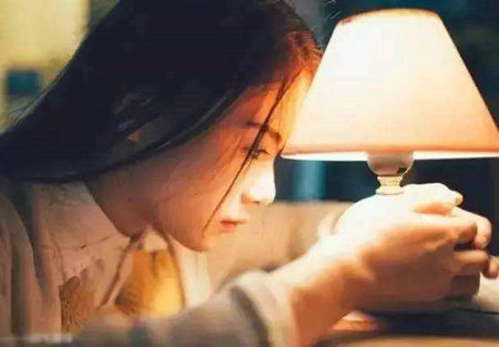 在看不起你的人面前，做自己是最重要的事情