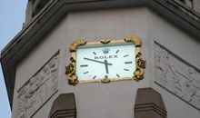 飞机上挂吊瓶的歇后语