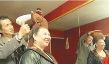 船头上跑马歇后语