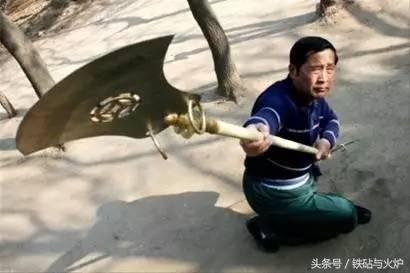 描述新月的寓言句子