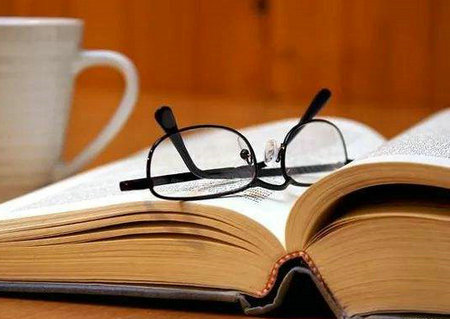 只有冷静下来，才能学会思考并摆脱生活的泥泞