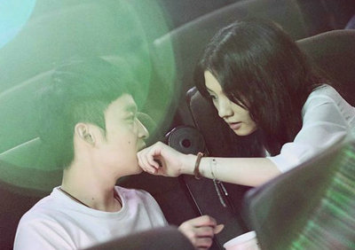 爱的句子有点动人：爱就像财富，它取决于命运之轮