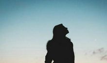 人间是值得的，去尝试爱这个世界吧