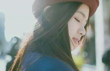 现实生活总是在泥沙下，带着微笑和眼泪