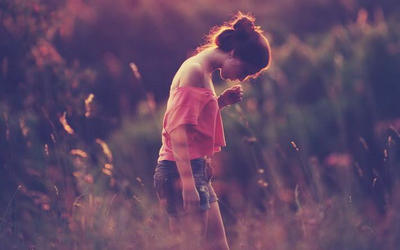 审美句子图片心情短语：我错过了很多，我总是一个人难过