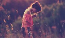 唯美的句子图片心情短语：我错过了很多，我总是一个人难过