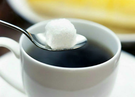 生活很苦，也许你加了几勺糖使它变得很甜