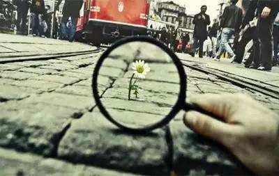 换个角度看，生活就会轻松很多