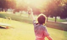 人生，最难得的是放下，放下不爱你的人，放下不快乐的事，放下不属于你的名利