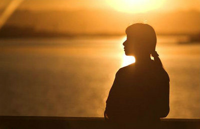 与其谦卑地乞求爱情,不如骄傲地走开