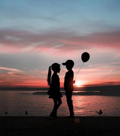 热情而感人的谈论朋友圈