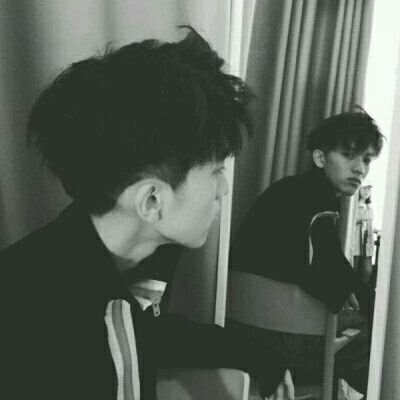 男孩又简单又冷