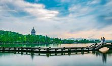 描写西湖景色的诗句