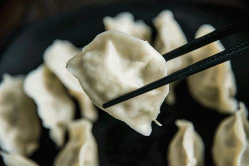 谈论冬至时吃饺子的朋友圈