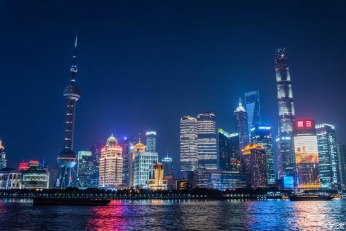 句子描述上海外滩