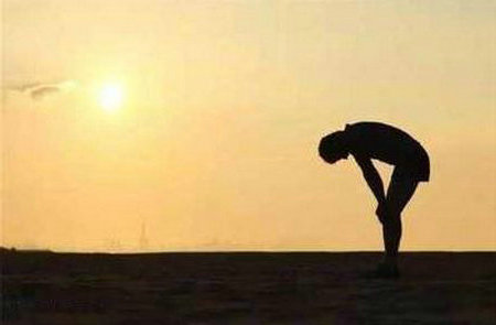 不是每个人都累并且可以陪伴，您只能学会独自承担一切