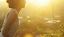 人只能依靠自己，并不是所有人都有亲人