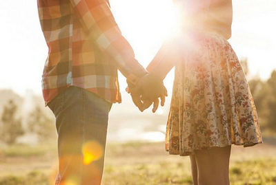 爱情经典句子短句：爱情没有规则，不应该有条件