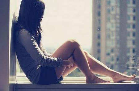 关于爱的最可悲的事情是，一个人太过理智而另一个人却不珍惜