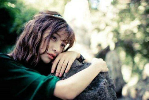 如果一个人不再在乎你的情绪，不要难过，照顾好自己并爱自己