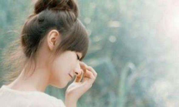 以淡漠的态度，过着轻松的生活