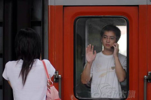 关于离别情绪的句子和图片9