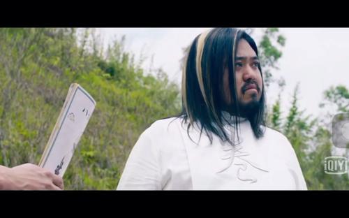 害羞的铁拳头搞笑行