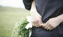 表达爱情的句子大全：爱情埋在心灵深处，并不是住在双唇之间