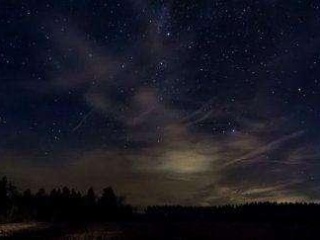 一句话描述夜空