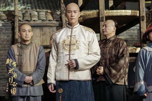 鲜花盛开而月亮圆的一年的报价