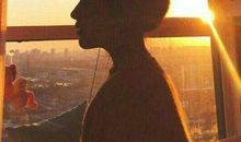 活在别人的眼神里，就等于失去了自我