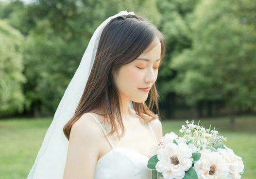 您说爱已经过了很久，但现在和将来我仍然爱您